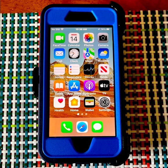 IPhone 7 Battery 95% Phone Is Unlocked 128Gigs Of Memory Black.